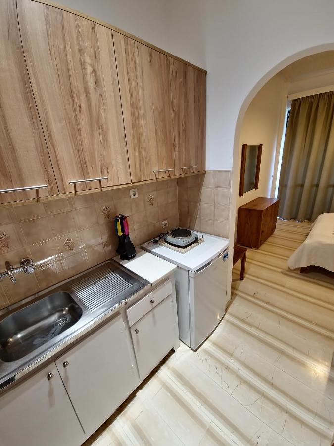 Alexandra 12 Apartment