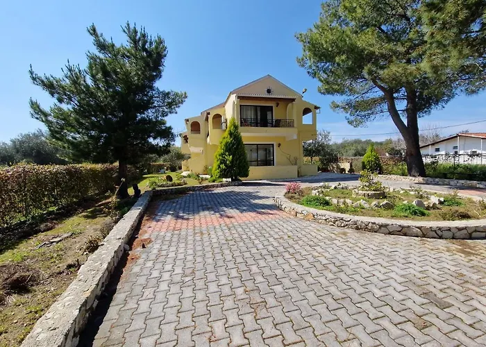 Alexandra Studio 12